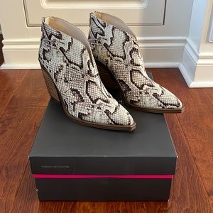 Vince Camuto Ginsel ankle booties